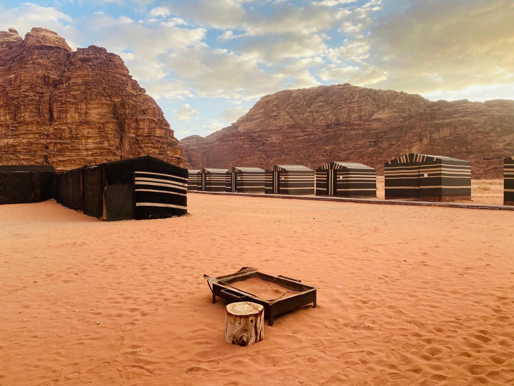 와디럼 Bedouin Memories Camp B&B 외부 사진