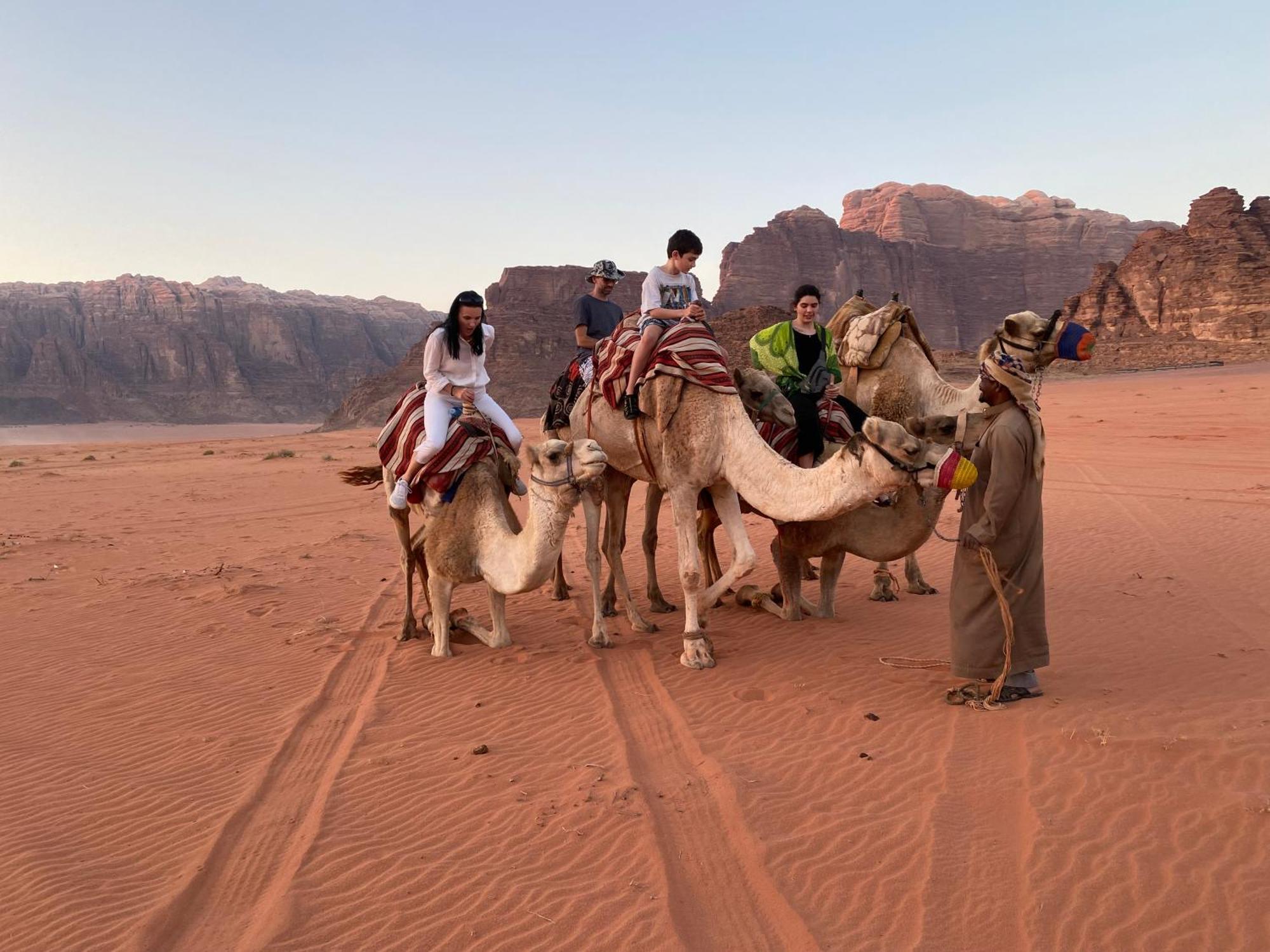 와디럼 Bedouin Memories Camp B&B 외부 사진